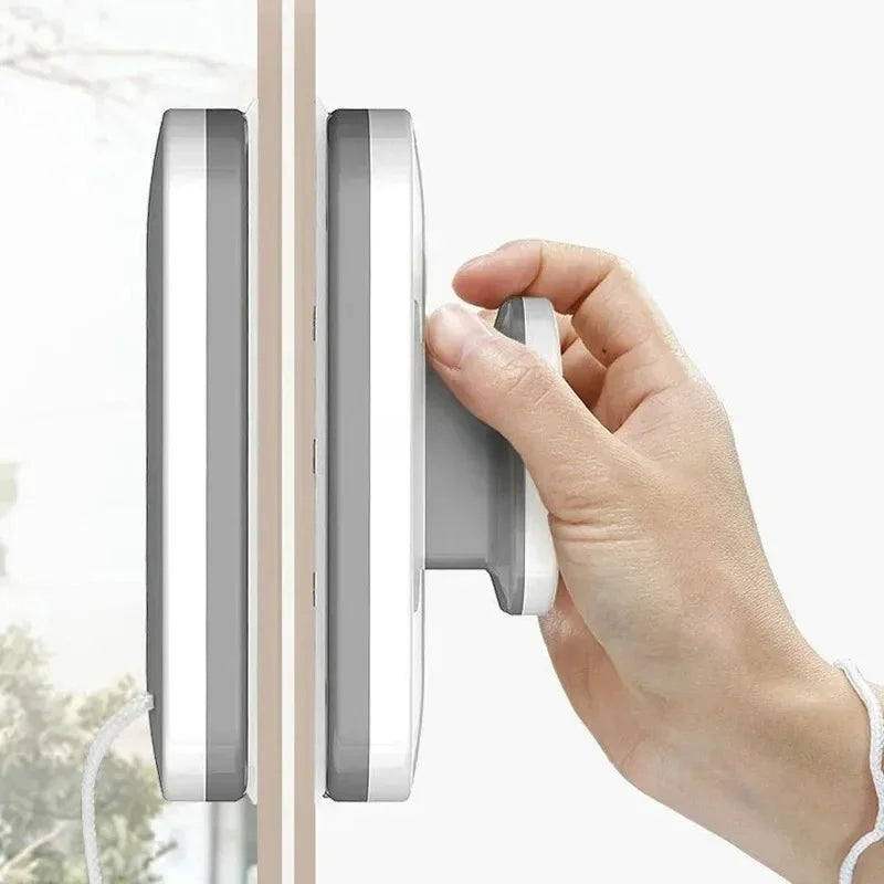 Glass cleaning magnetic brush